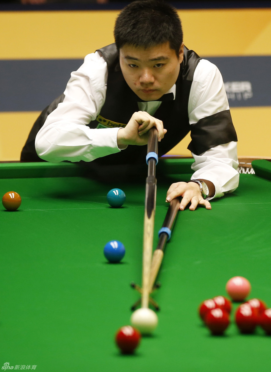 逐渐加大的 逐渐加大的