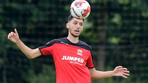 源源不断地 源源不断地