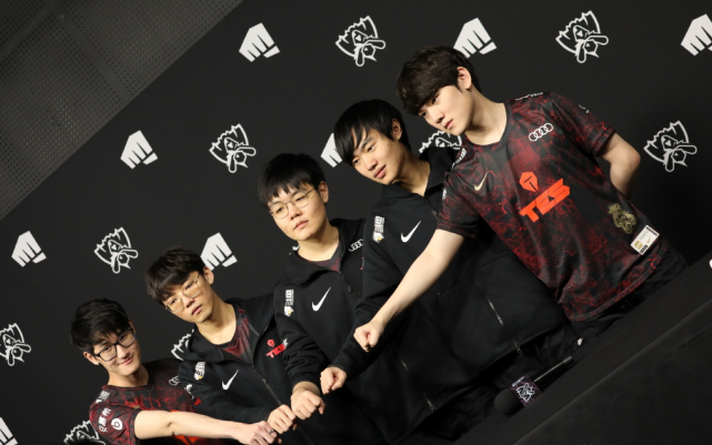 着其无与伦 着其无与伦